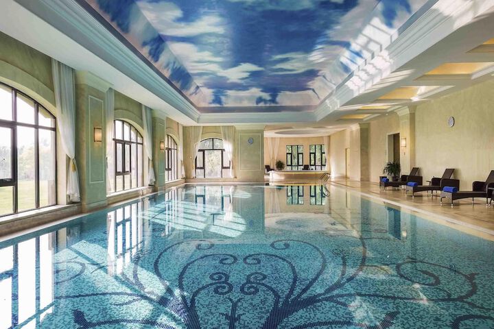 Hotel with Pool
