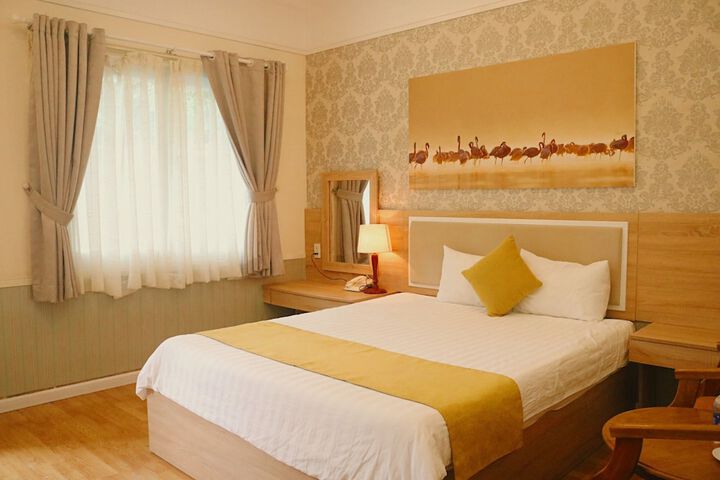 Room 8 of 28