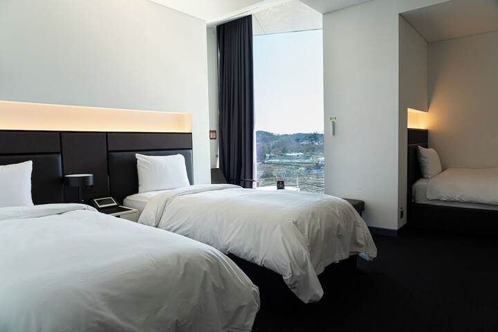 Room 28 of 61
