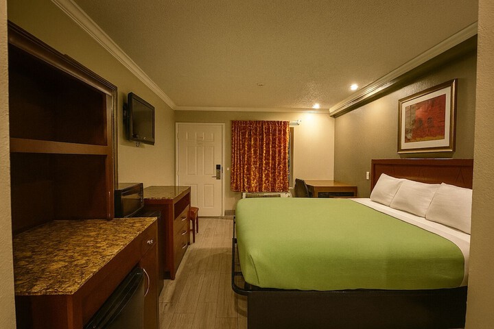 Room 7 of 30
