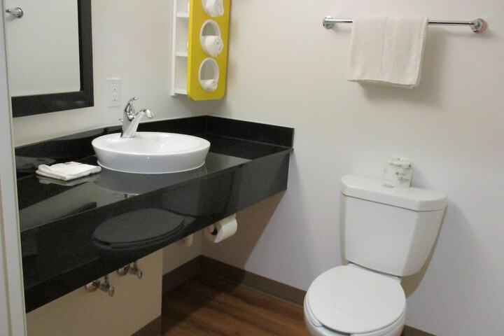 1 Queen Bed Refrigerator (2 of 11)