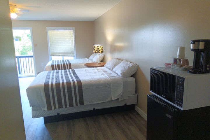 Comfort Double Room 2 Queen Beds Balcony (4 of 11)