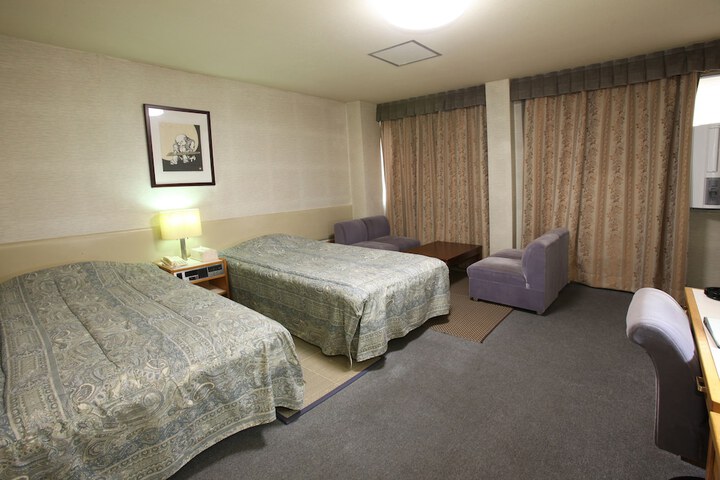 Room 2 of 8