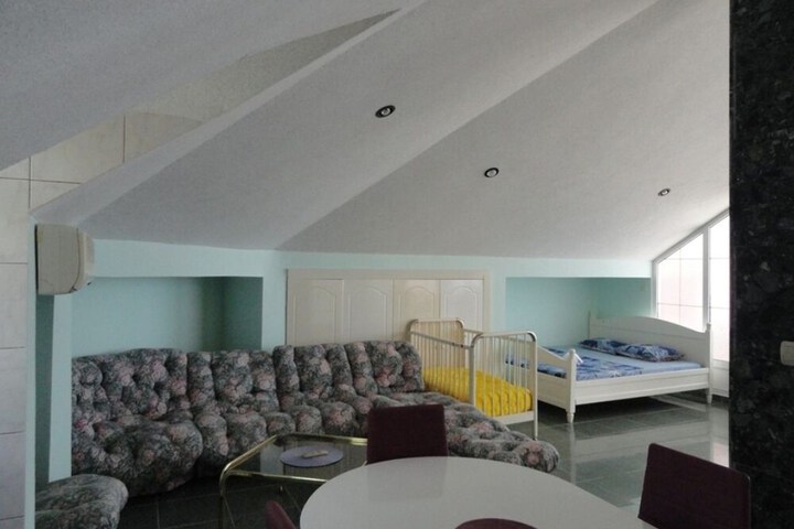 Room 11 of 25