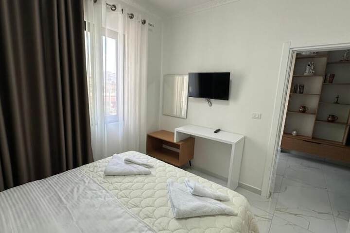 Room 2 of 65