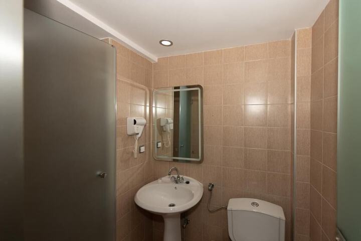 Room 12 of 20