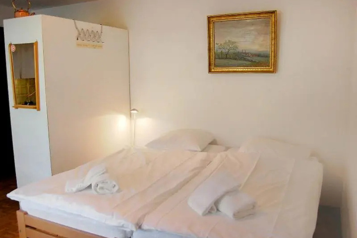 Room 2 of 21