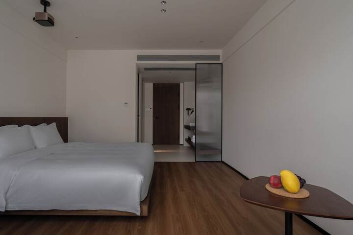 Room 28 of 86