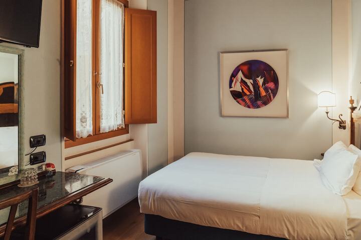 Room 16 of 42