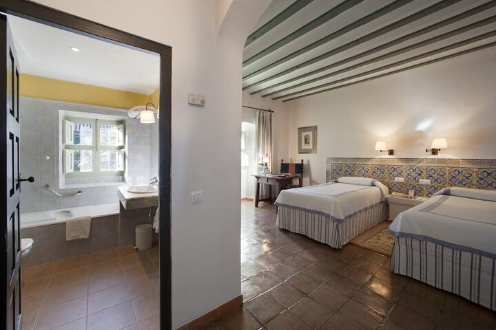 Room 4 of 55