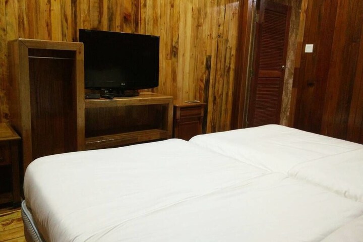 Room 25 of 47