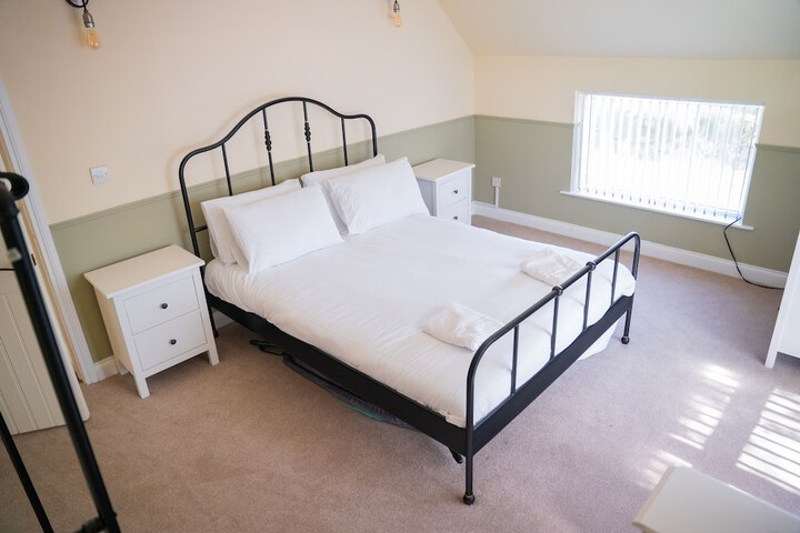 Room 37 of 233