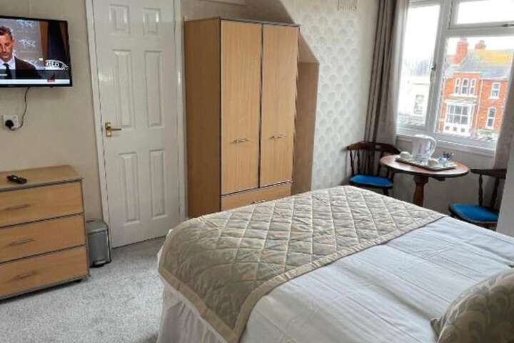 Room 13 of 28