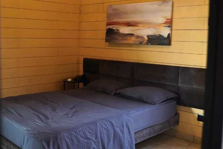 Room 25 of 76