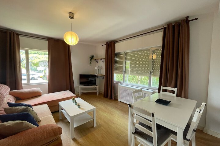 Room 4 of 8