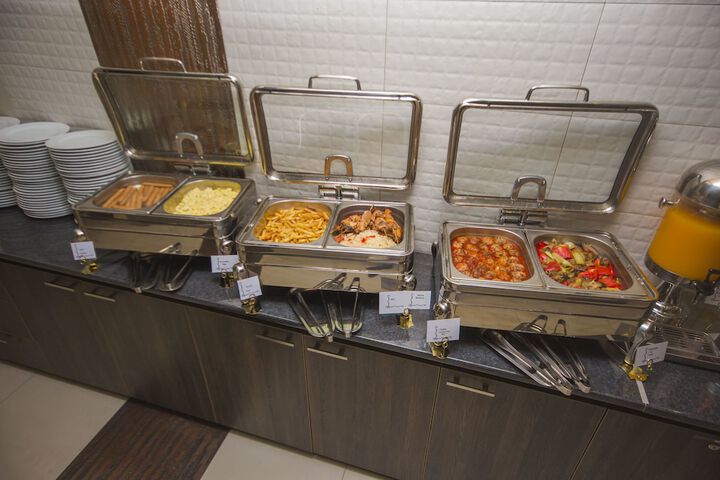 Dining 76 of 100