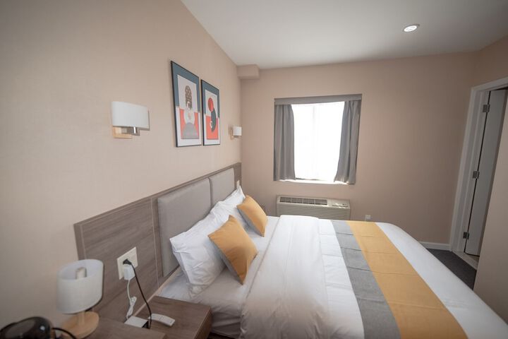 Basic Queen Bed (8 of 17)