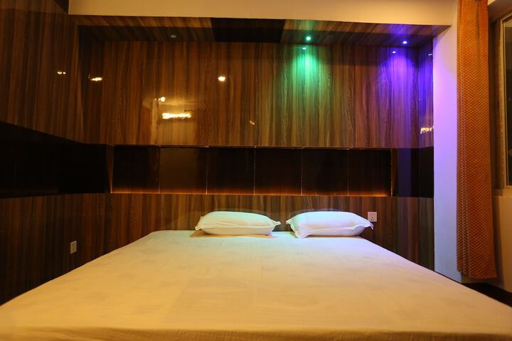Room 15 of 36
