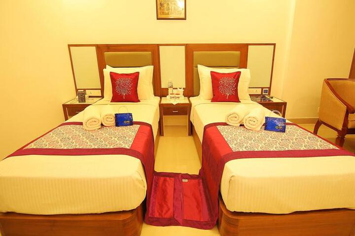 OYO PREMIUM ALLEPPEY IRON BRIDGE