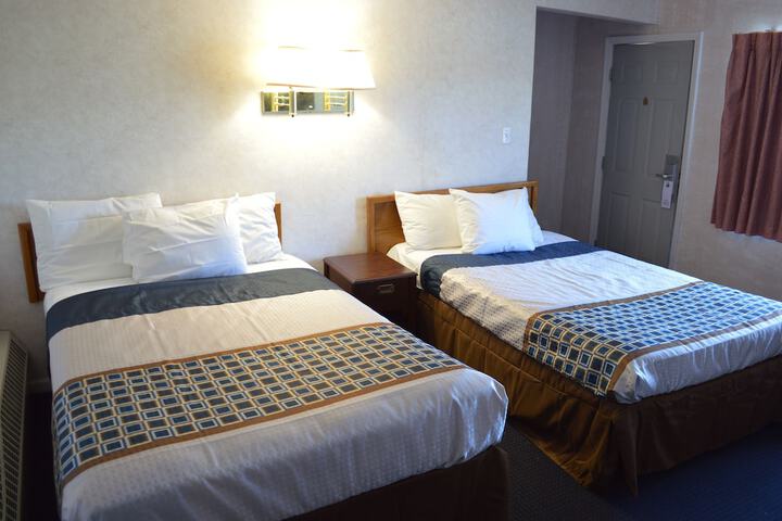 2 Double Beds (15 of 20)