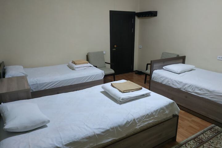 Room 6 of 28