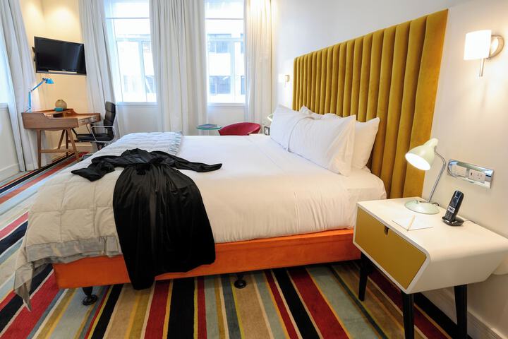 Room 27 of 68