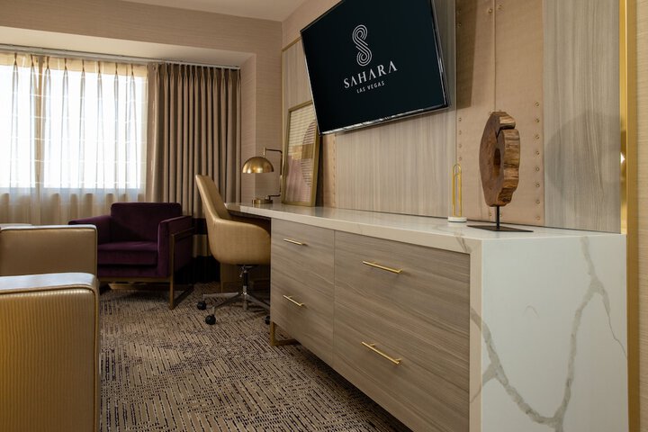 Accessible King Size Bed (2 of 50)