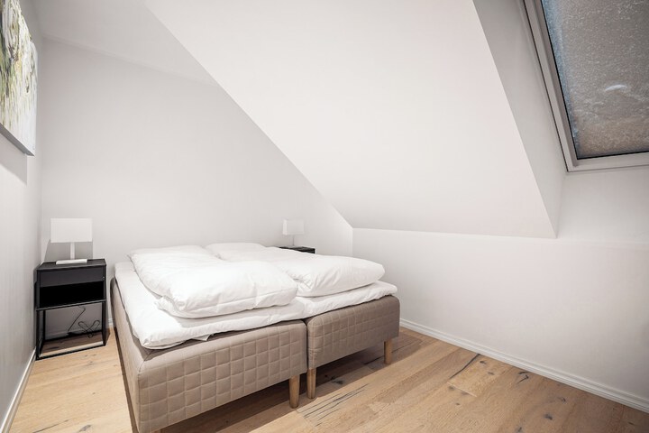 Room 8 of 49