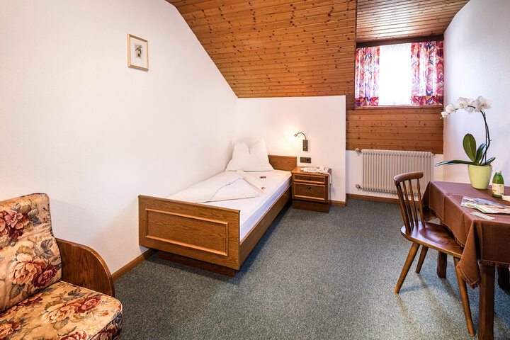 Room 6 of 7