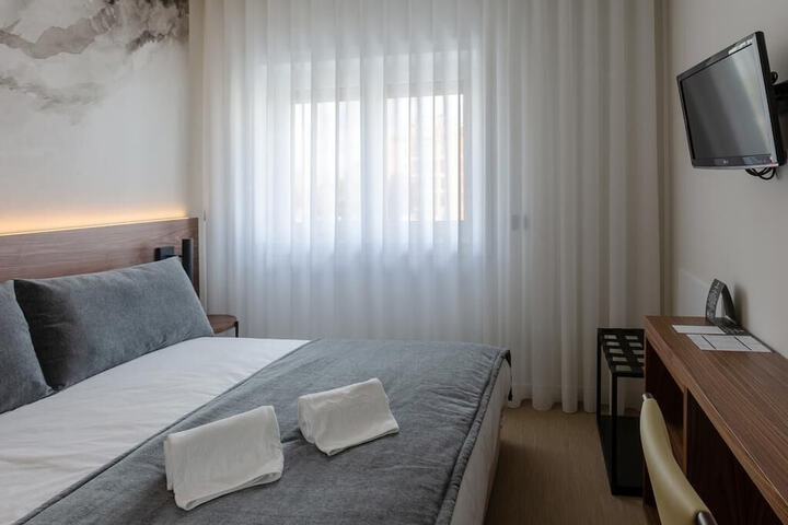 Room 3 of 29