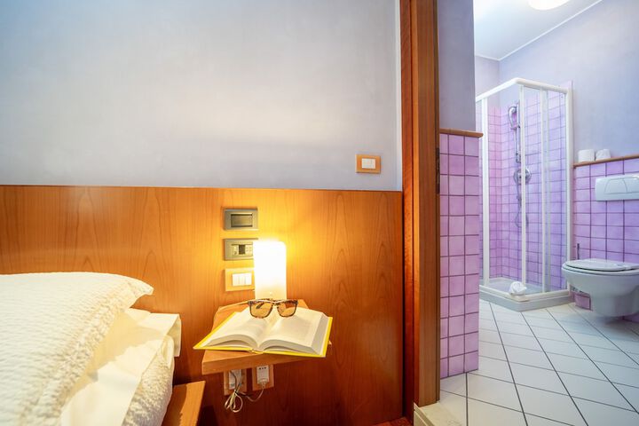 Room 13 of 83