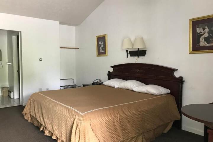 Room 8 of 36