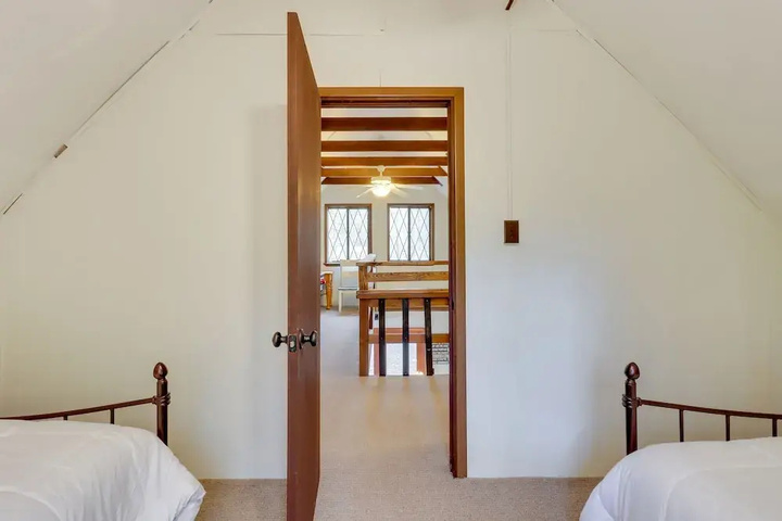 Room 6 of 14