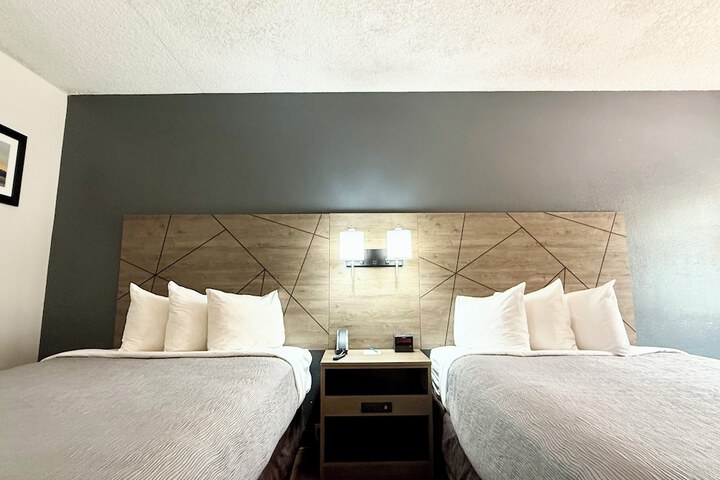 Room 10 of 25