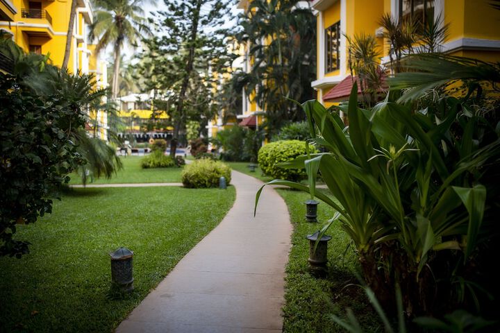 Hotel Exterior 73 of 79