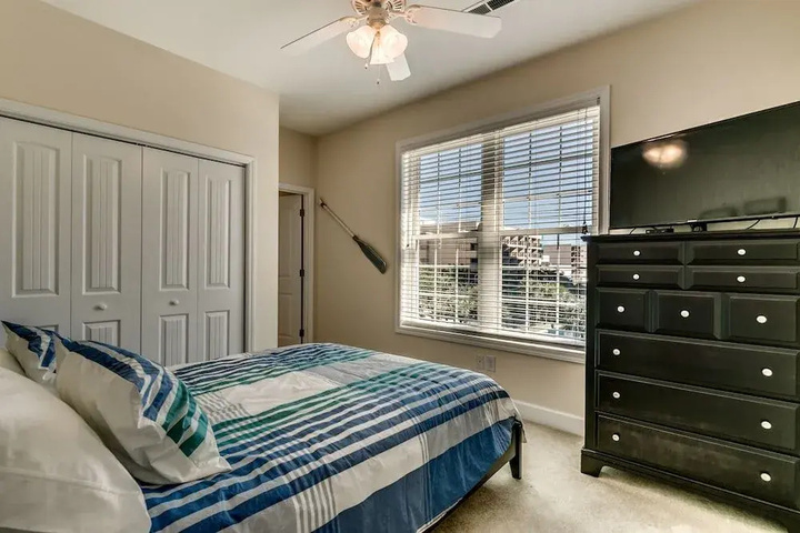 Room 5 of 20