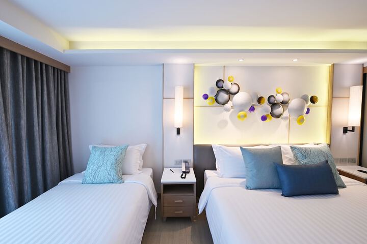 Room 51 of 165