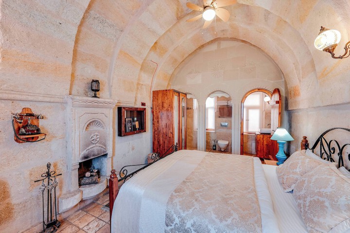 Room 15 of 74