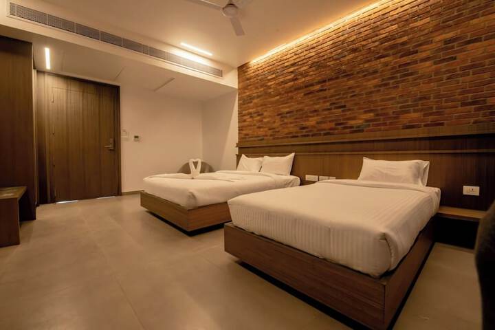 Room 7 of 14