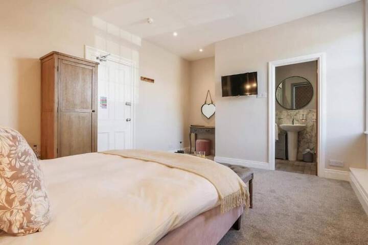 Room 2 of 35