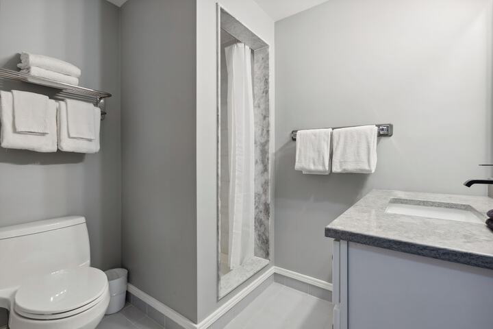 Room 92 of 402