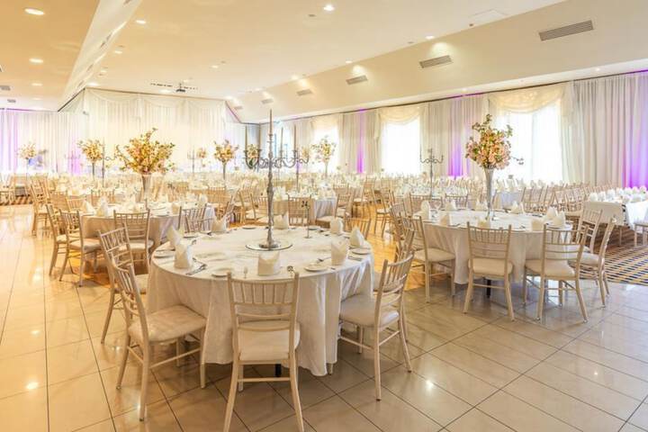 Ballroom/Hall 41 of 47