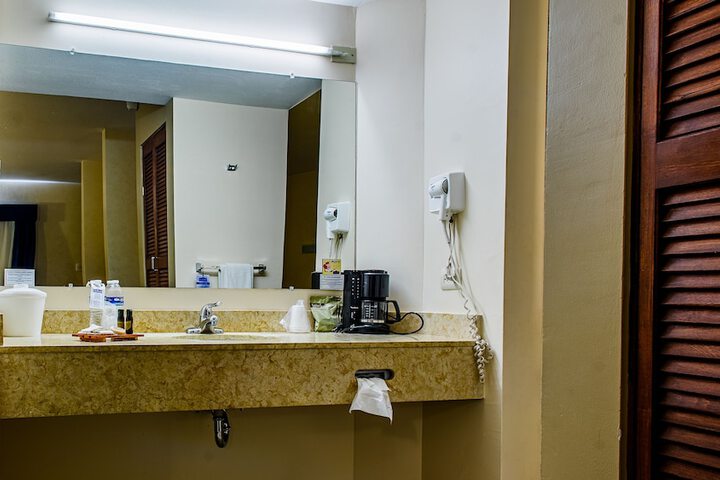 Room 13 of 21