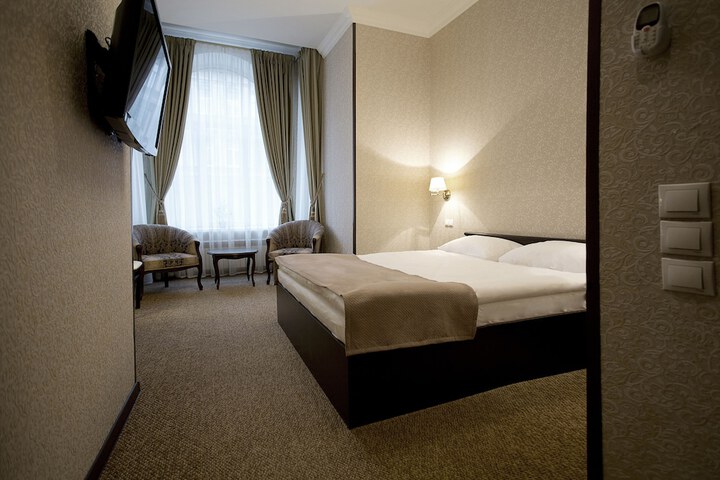 Room 9 of 38