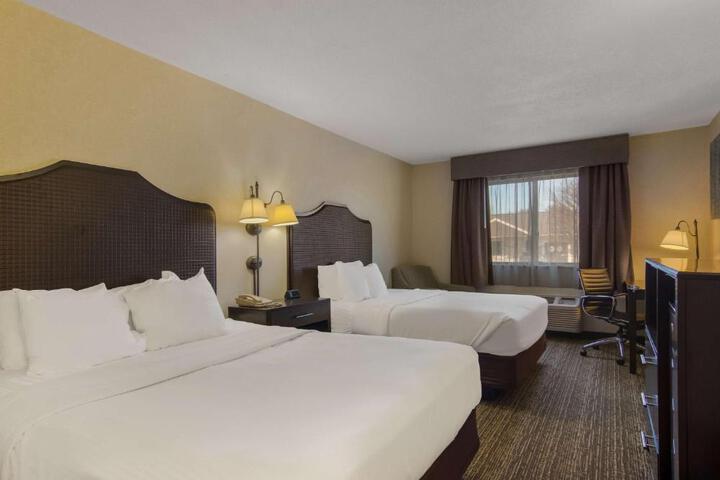 2 Queen Beds