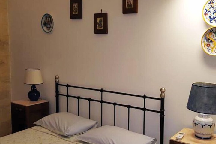 Room 3 of 34