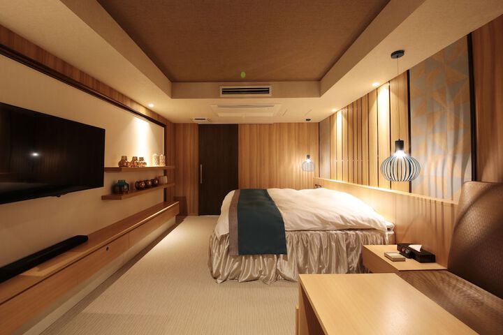 Room 5 of 73