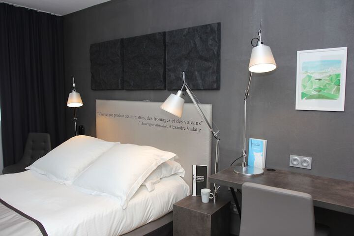 Room 8 of 48