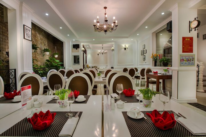 Dining Photos