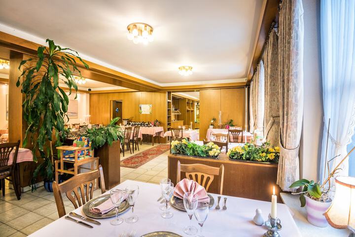Dining 48 of 68